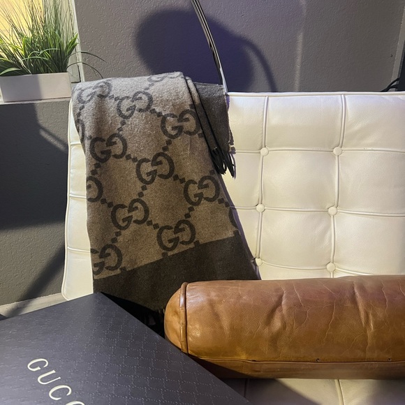 Gucci two tone brown wool-blend throw blanket - Picture 10 of 10